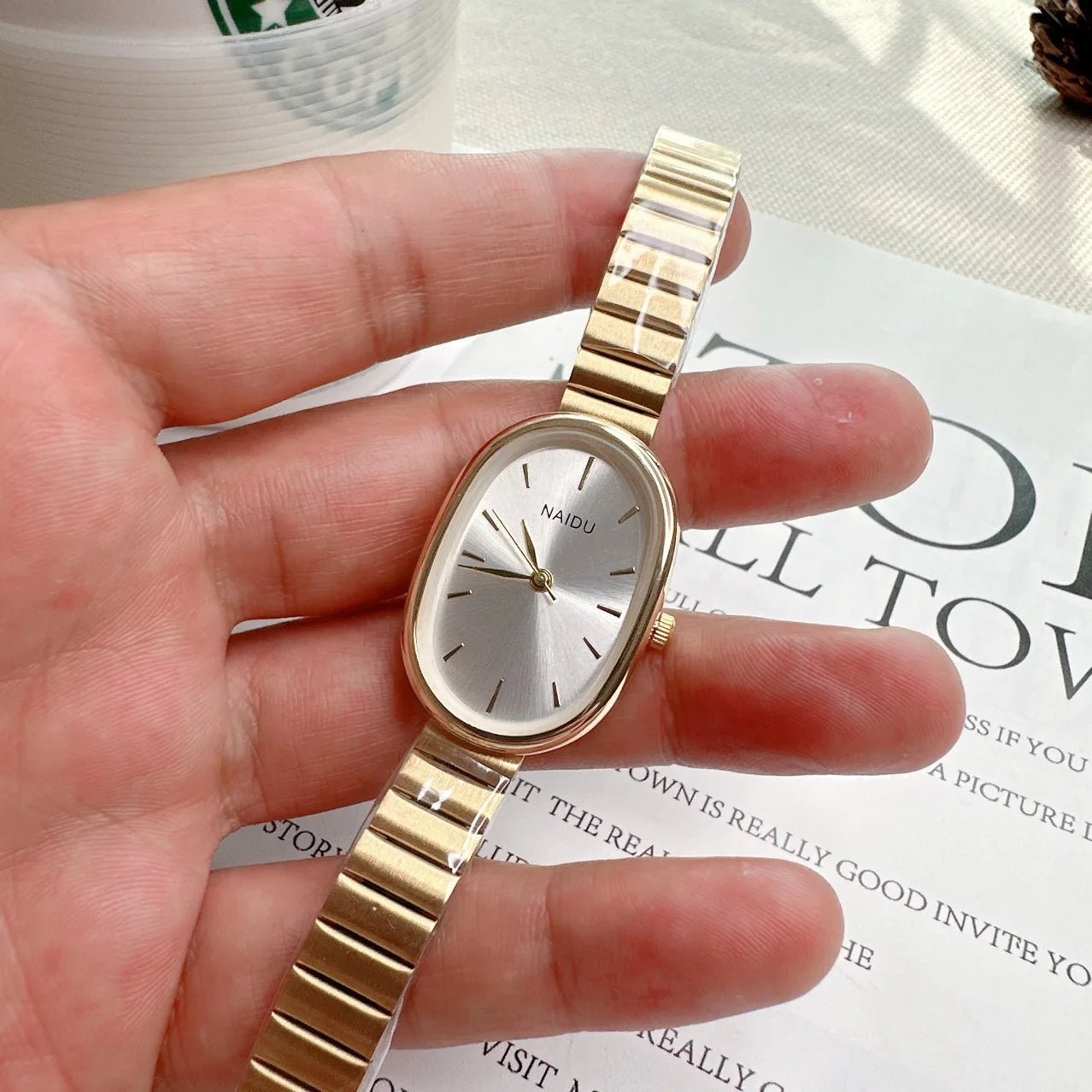 Women Quartz Luxury Oval Shaped Wristwatch