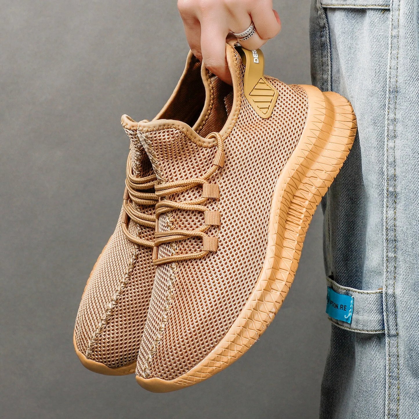 Men Breathable Mesh Running Shoes