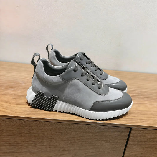 fashion,fully equipped sports shoes
