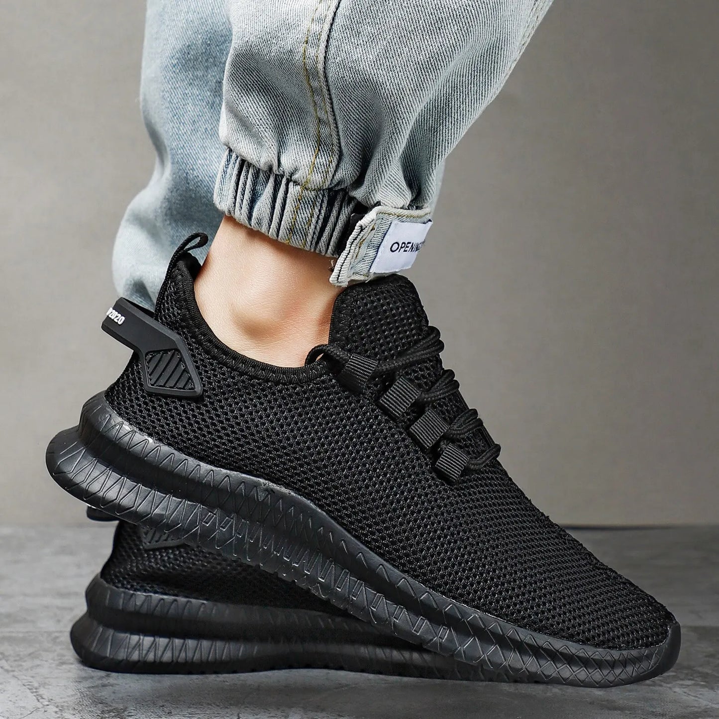 Men Breathable Mesh Running Shoes