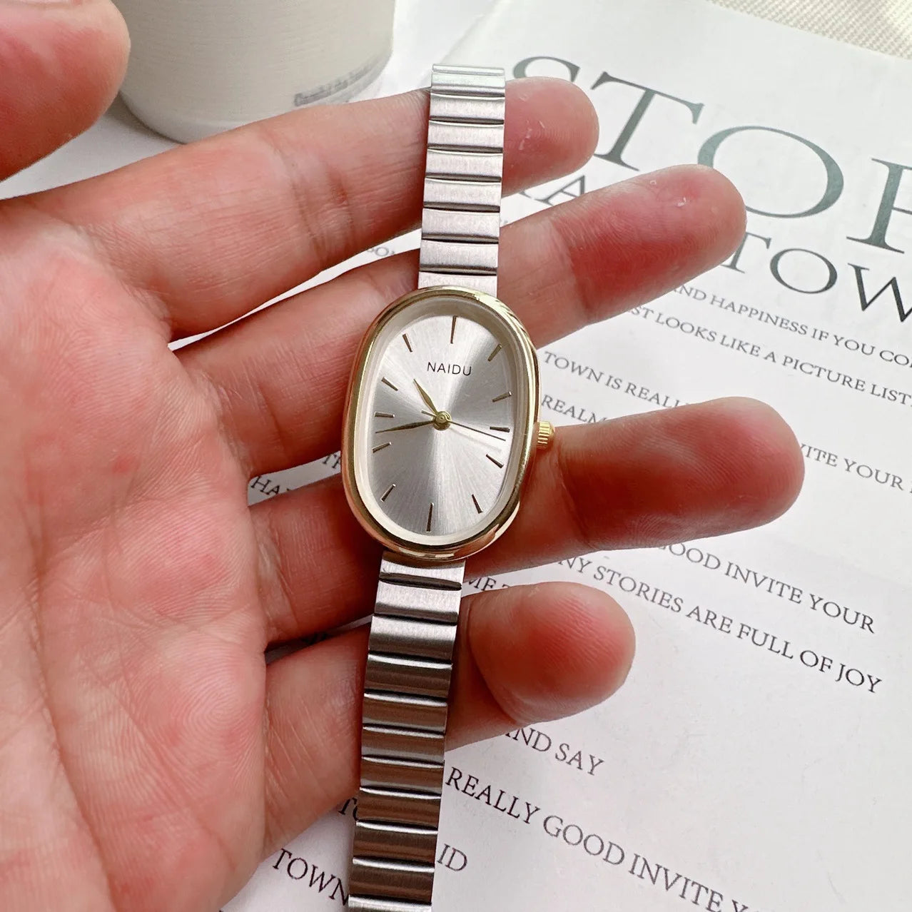 Women Quartz Luxury Oval Shaped Wristwatch