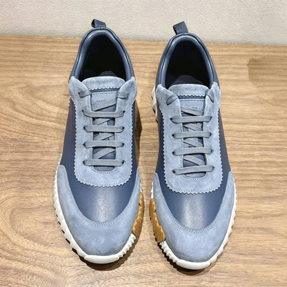 fashion,fully equipped sports shoes