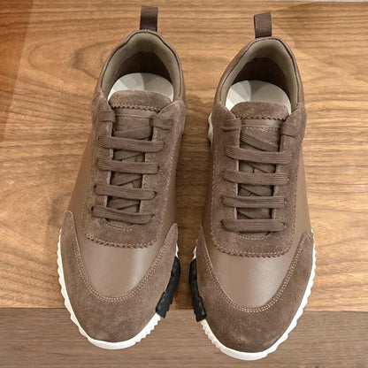 fashion,fully equipped sports shoes