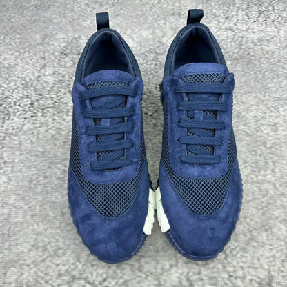 fashion,fully equipped sports shoes