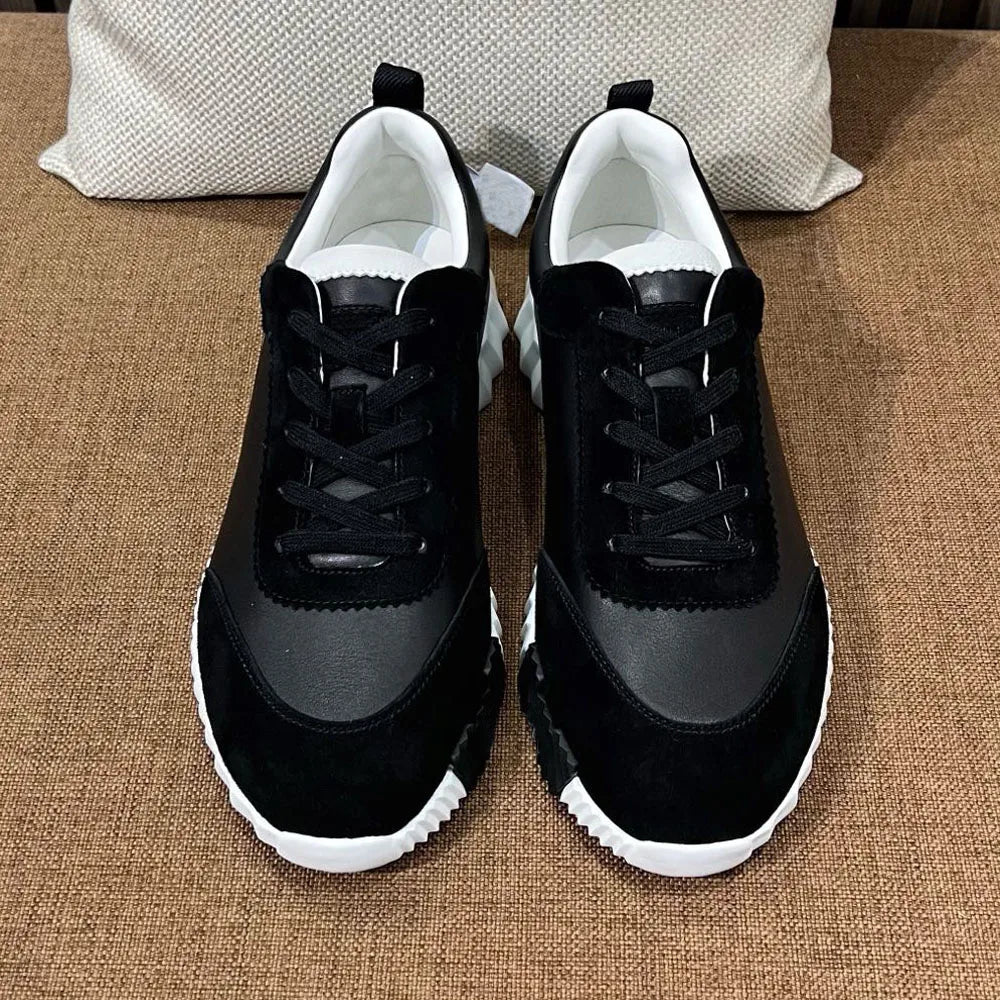 fashion,fully equipped sports shoes