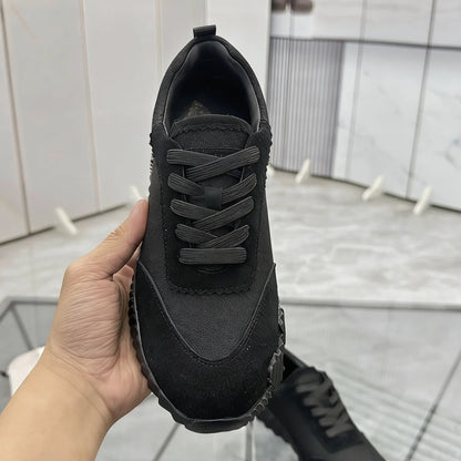 fashion,fully equipped sports shoes