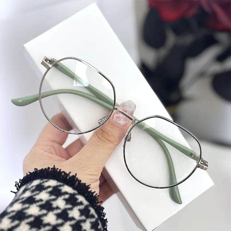 Full-frame round ultra-light design, durable plastic material, suitable for office （no glasses case included）